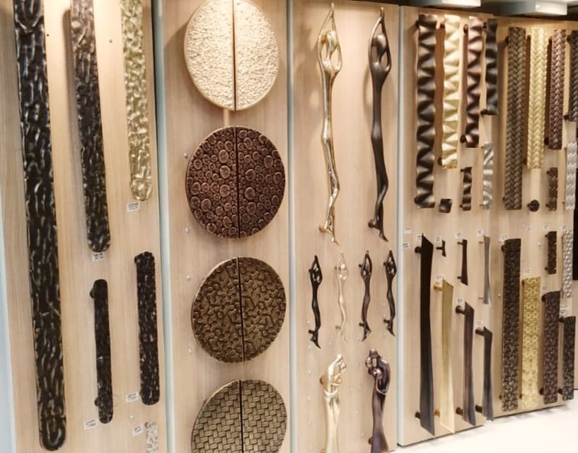 Display of Pull Handles